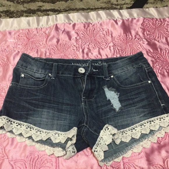 Almost Famous: Distressed jean shorts with lace cotton trim SIZE 3 - Picture 1 of 6